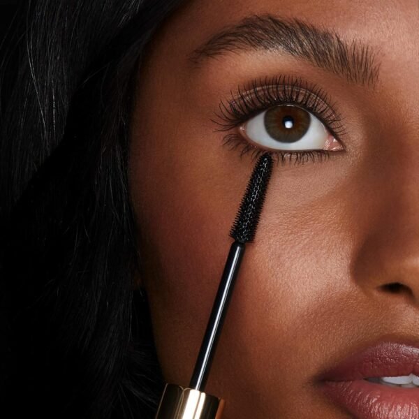 Hourglass Unlocked Instant Extension Black Mascara. Defining and Lengthening Tubing Mascara for Dramatic Length - Image 3