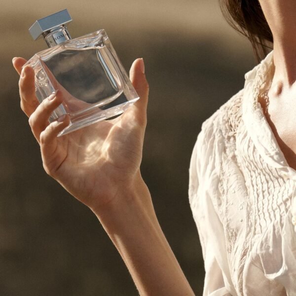 Ralph Lauren - Romance - Eau de Parfum - Women's Perfume - Floral & Woody - With Rose, Jasmine, and Berries - Medium Intensity - Image 4