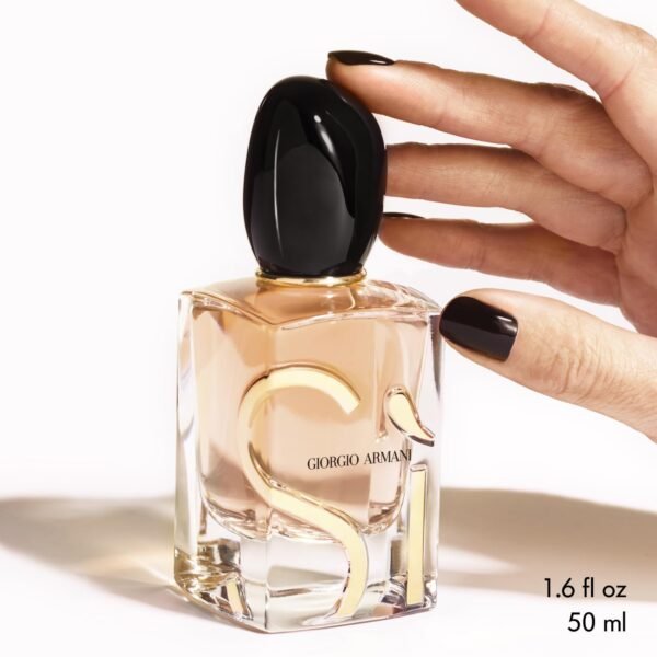 Armani Beauty - Sì - Eau de Parfum - Women's Perfume - Modern Chypre Fragrance - Blackcurrant Nectar, Rose De Mai & Freesia, Patchouli Notes - Image 5