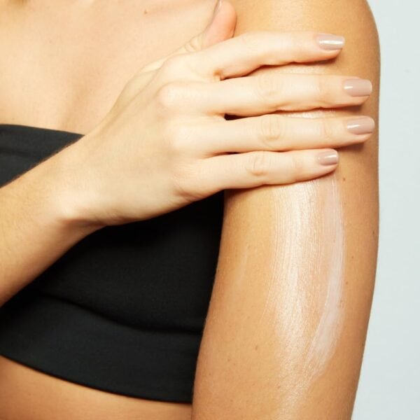 Clarins Self Tanning Milky Lotion | Self Tanner For Face and Body | Natural, Long-Lasting, Streak-Free, Sun-Kissed Glow and 24-Hour Hydration* | Non-Staining | Contains Glycerin - Image 6