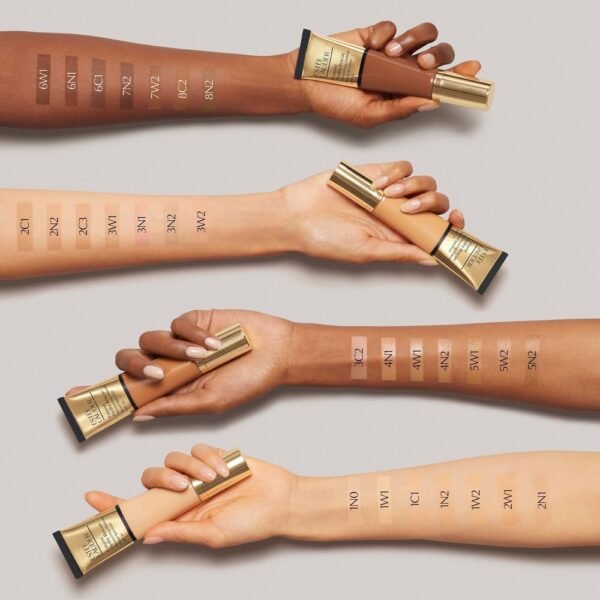 Estée Lauder Futurist Hydra Rescue Moisturizing Foundation SPF 45 for a 12-Hour Glow, 1.2 Fl Oz - Image 4