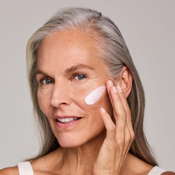 Estée Lauder Resilience Multi-Effect Night Tri-Peptide Face and Neck Cream Moisturizer - Image 3