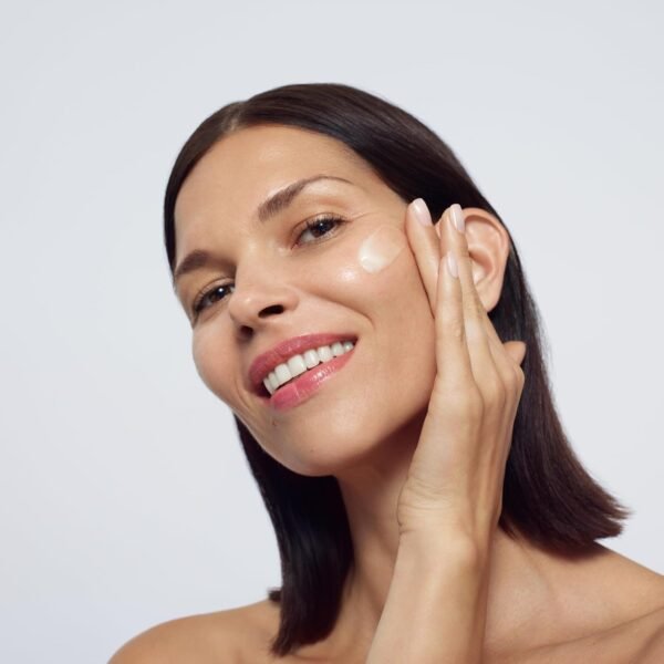 111SKIN Black Diamond Serum, Hydrating Serum for Face with NovoRetin, Microalgae Extract & NAC Y2, Helps Improve the Appearance of Skin Elasticity & Texture, Even Skin Tone Daily Facial Care, 1 fl oz - Image 4