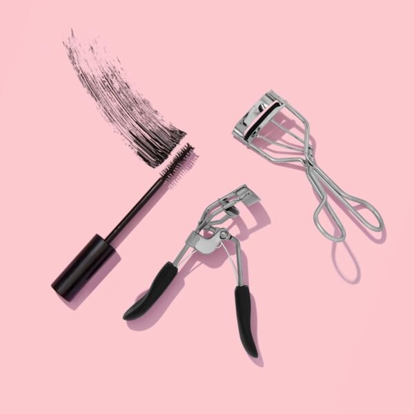 e.l.f. Pro Eyelash Curler, Strong, Contoured, Eye-Opening, Voluminous Lashes, Includes Additional Rubber Replacement Pad, Silver - Image 3