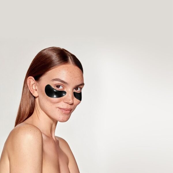 111SKIN Black Diamond Eye Mask, Hydrating Under Eye Patches for Dark Circles with Retinol, Hyaluronic Acid & Niacinamide, Helps Lift & Firm the Appearance of Fine Lines & Undereye Area, 8 Pairs - Image 4