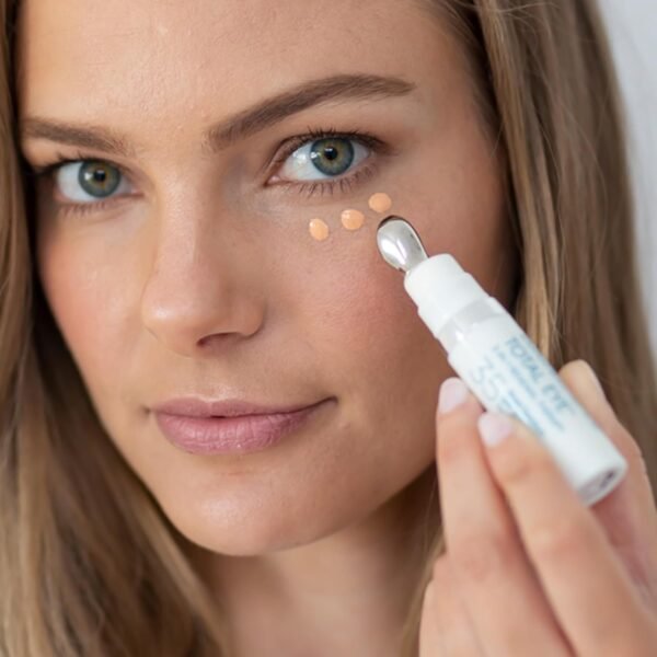 Colorescience Total Eye 3-in-1 Anti-Aging Renewal Therapy for Wrinkles & Dark Circle - Image 4
