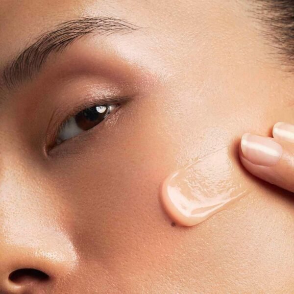 Clarins Beauty Flash Balm | 3-In-1 Hydrating 10-Minute Face Mask, Make-Up Primer, or Quick Pick Me Up Radiance Booster | Moisturizes, Brightens and Visibly Tightens | Non-Oily and Non-Comedogenic - Image 4