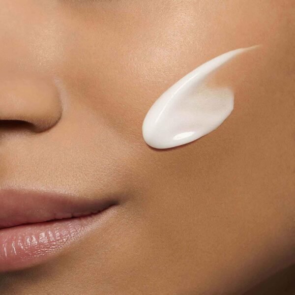 Clarins Pore Control Serum | Visibly Tightens Pores | Smoothes, Refines and De-Shines | Renews Radiance | Look and Size Of Pores Is Visibly Minimized* | Naturally Exfoliating Ingredients | 1 Fl Oz - Image 5