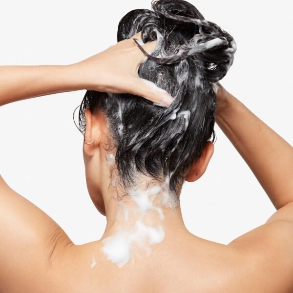 Bumble and bumble. Sunday Weekly Clarifying Shampoo | Removes Residue, Excess Oil + Pollutants | Color Safe | Curly, Wavy, Straight - Image 5