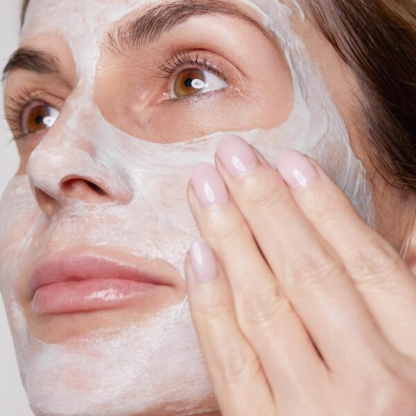 Clarins Cryo-Flash Face Mask | Visible Lift Effect in 10 Minutes* | Visibly Minimizes Pores | Boosts Radiance | Pro Like Results | All Skin Types - Image 6